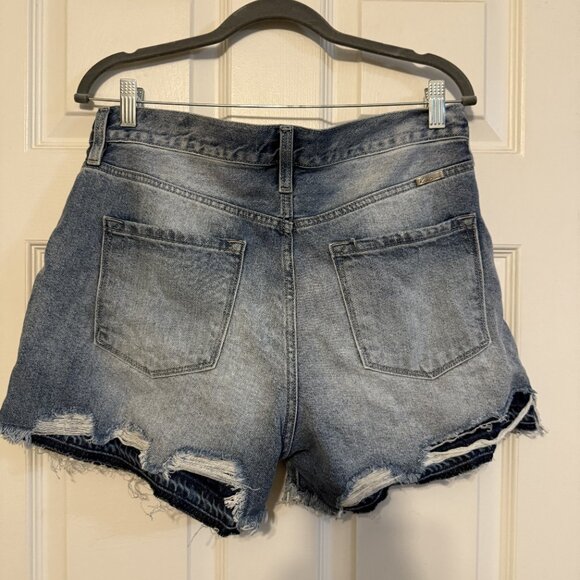 KanCan Distressed Denim Shorts โ Size 11/29, Light Wash, Frayed Hem, Casual - Picture 2 of 3